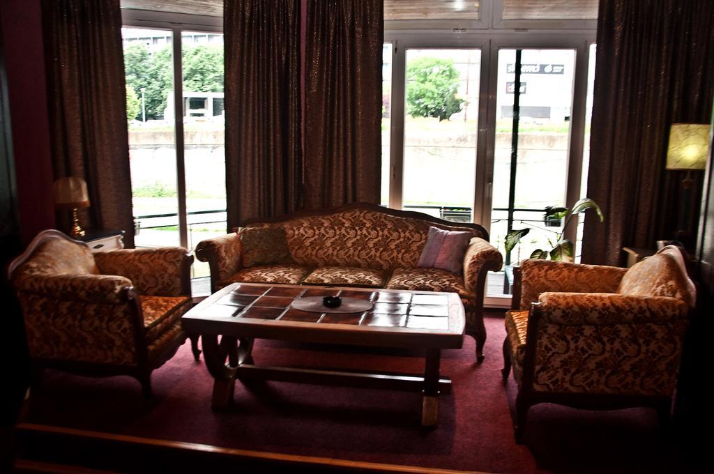Hostel Otard Belgrado Buitenkant foto